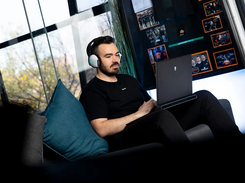 Alienware M18 Powerhouse , Production for Dell Technologies + Virgin Megastore (03)